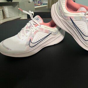 Nike Pegasus W 10 - White with pink floral detail